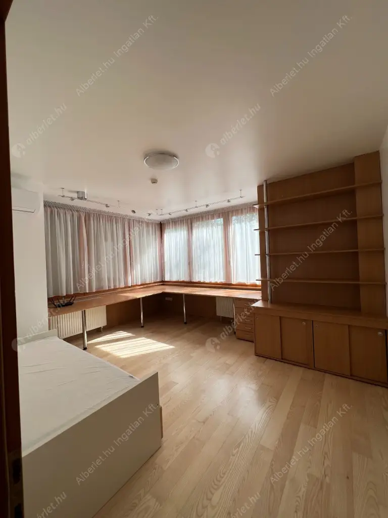 Kiadó albérlet 1156000 Ft/hó áron: Budapest, II. kerület  Kont vezér utca. Mérete: 252 nm, 5 szobás | Alberlet.hu - 6622563