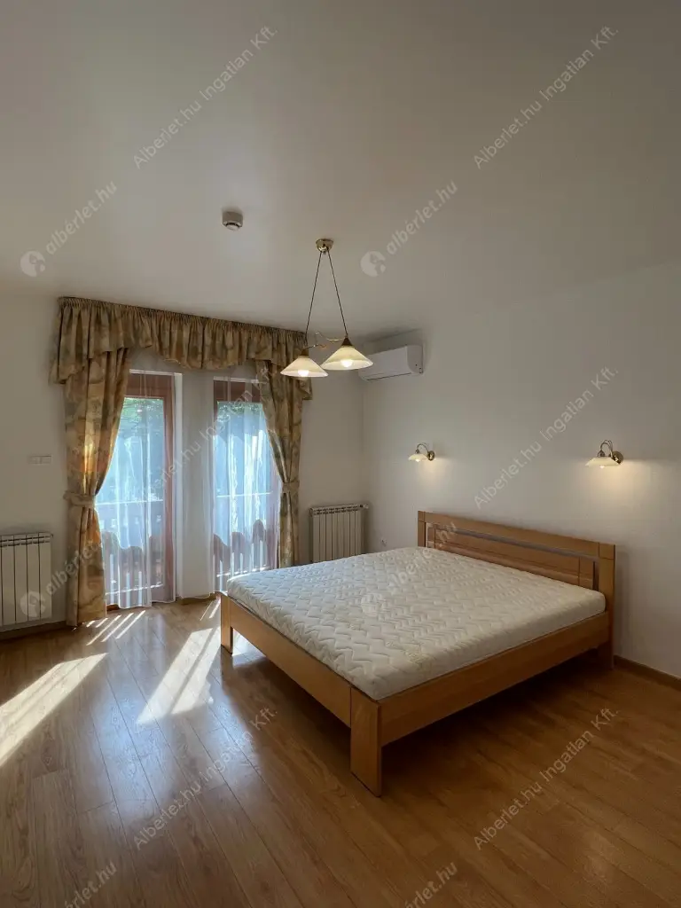 Kiadó albérlet 1156000 Ft/hó áron: Budapest, II. kerület  Kont vezér utca. Mérete: 252 nm, 5 szobás | Alberlet.hu - 6622564