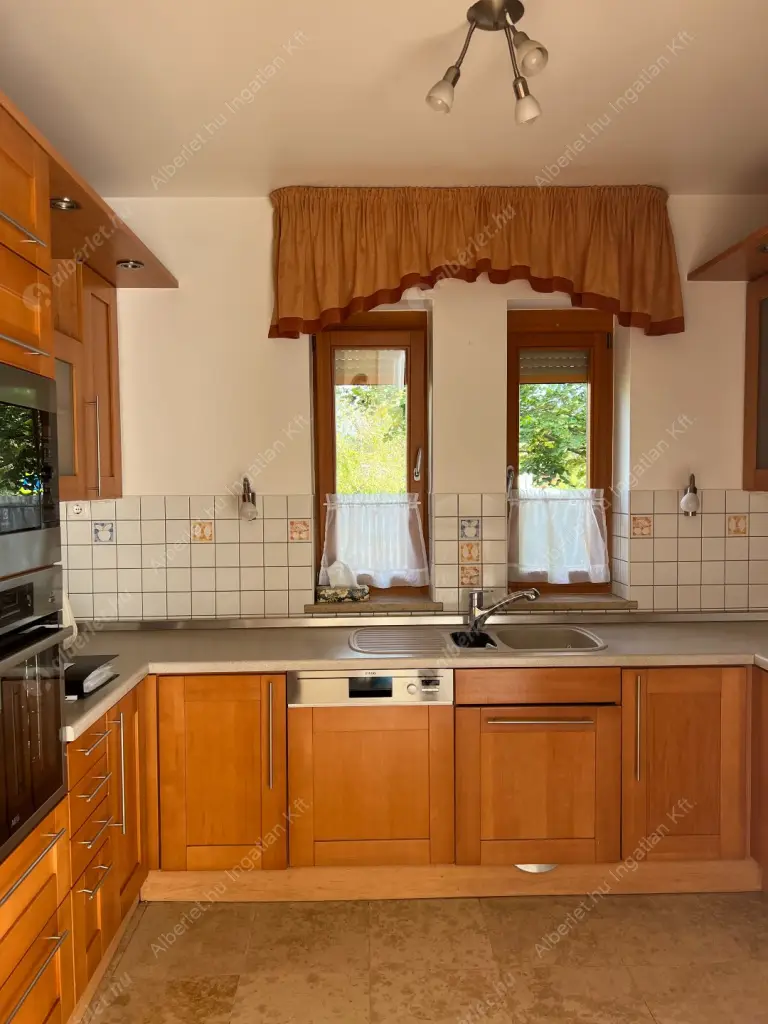 Kiadó albérlet 1156000 Ft/hó áron: Budapest, II. kerület  Kont vezér utca. Mérete: 252 nm, 5 szobás | Alberlet.hu - 6622565