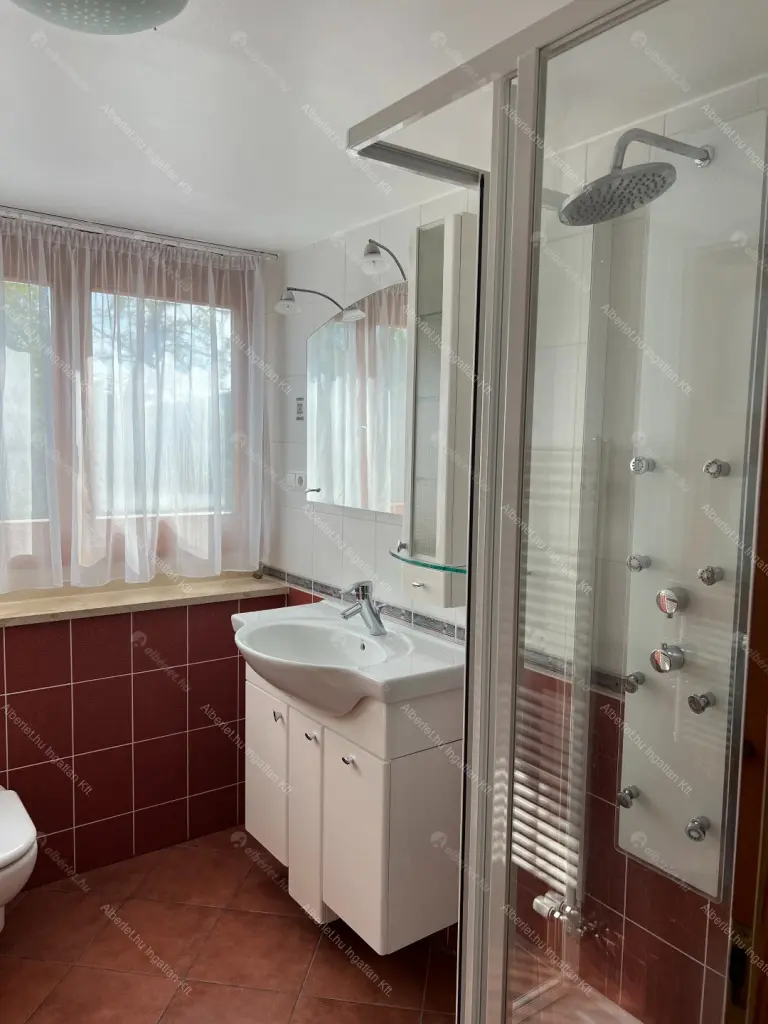 Kiadó albérlet 1158000 Ft/hó áron: Budapest, II. kerület  Kont vezér utca. Mérete: 252 nm, 6 szobás | Alberlet.hu - 6659089