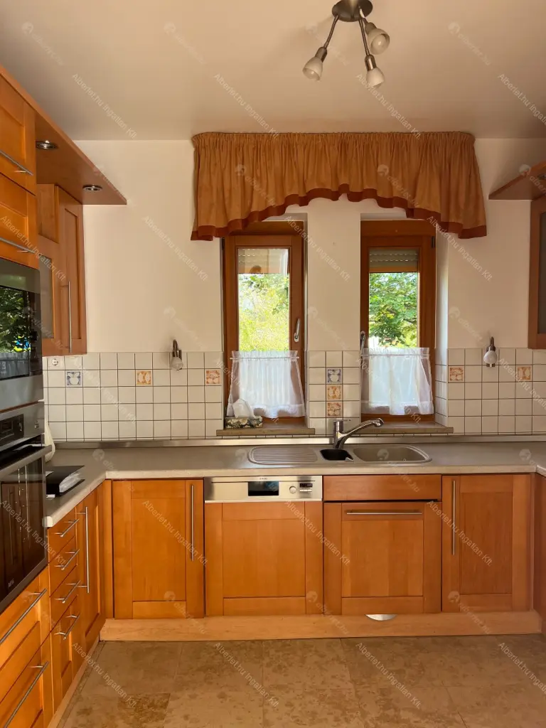 Kiadó albérlet 1158000 Ft/hó áron: Budapest, II. kerület  Kont vezér utca. Mérete: 252 nm, 6 szobás | Alberlet.hu - 6659117