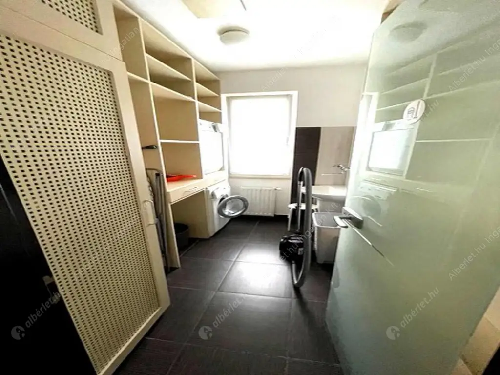 Kiadó albérlet 1350000 Ft/hó áron: Budapest, II. kerület  Lepke utca. Mérete: 166 nm, 5 szobás | Alberlet.hu - 6604502