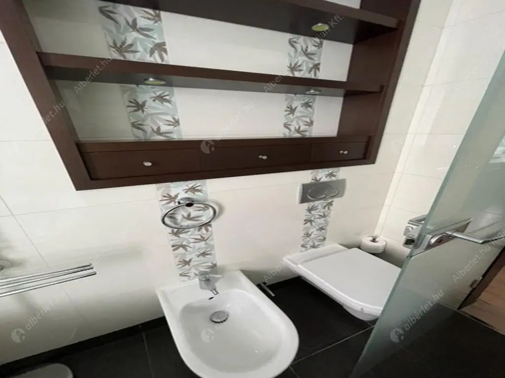 Kiadó albérlet 1350000 Ft/hó áron: Budapest, II. kerület  Lepke utca. Mérete: 166 nm, 5 szobás | Alberlet.hu - 6622765