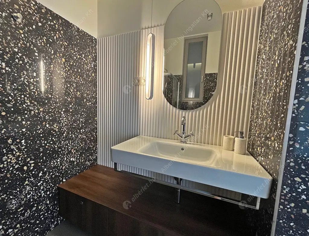 Kiadó albérlet 699000 Ft/hó áron: Budapest, II. kerület  Margit körút. Mérete: 66 nm, 1 szobás | Alberlet.hu - 6518466