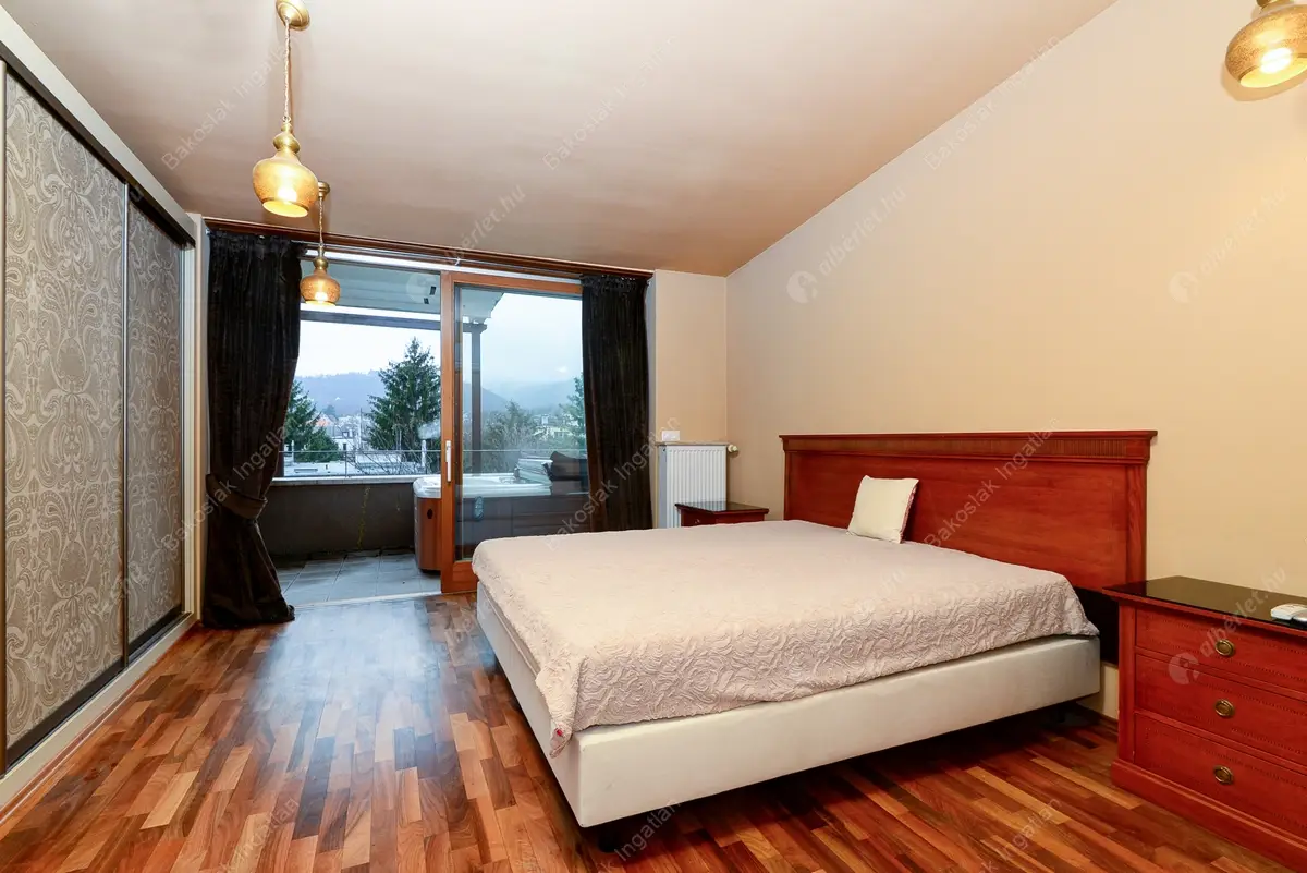 Kiadó albérlet 1738000 Ft/hó áron: Budapest, II. kerület  Pasaréti tér. Mérete: 160 nm, 4 szobás | Alberlet.hu - 5169238