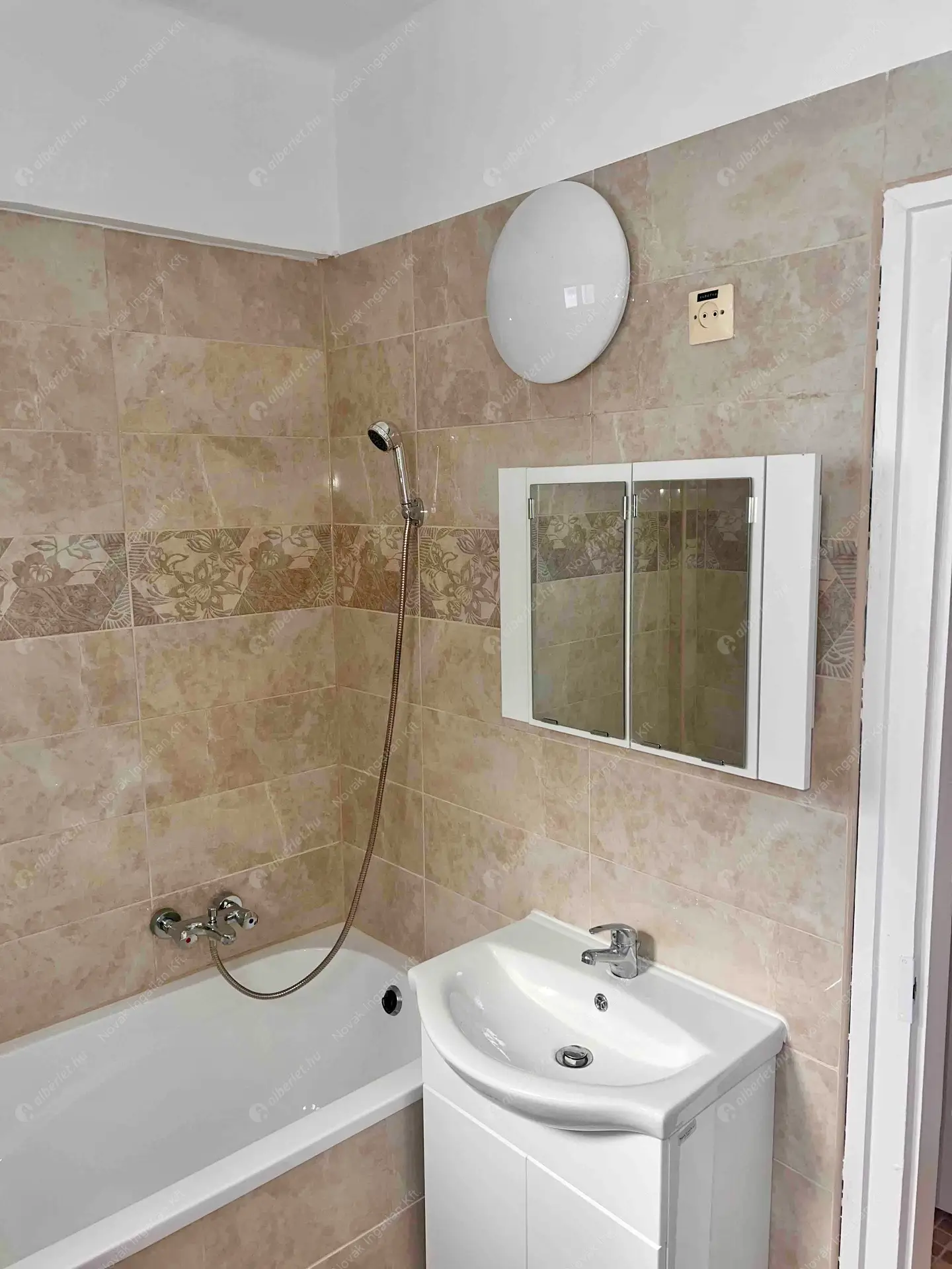 Kiadó albérlet 270000 Ft/hó áron: Budapest, II. kerület  Pasaréti út. Mérete: 53 nm, 2 szobás | Alberlet.hu - 6479242