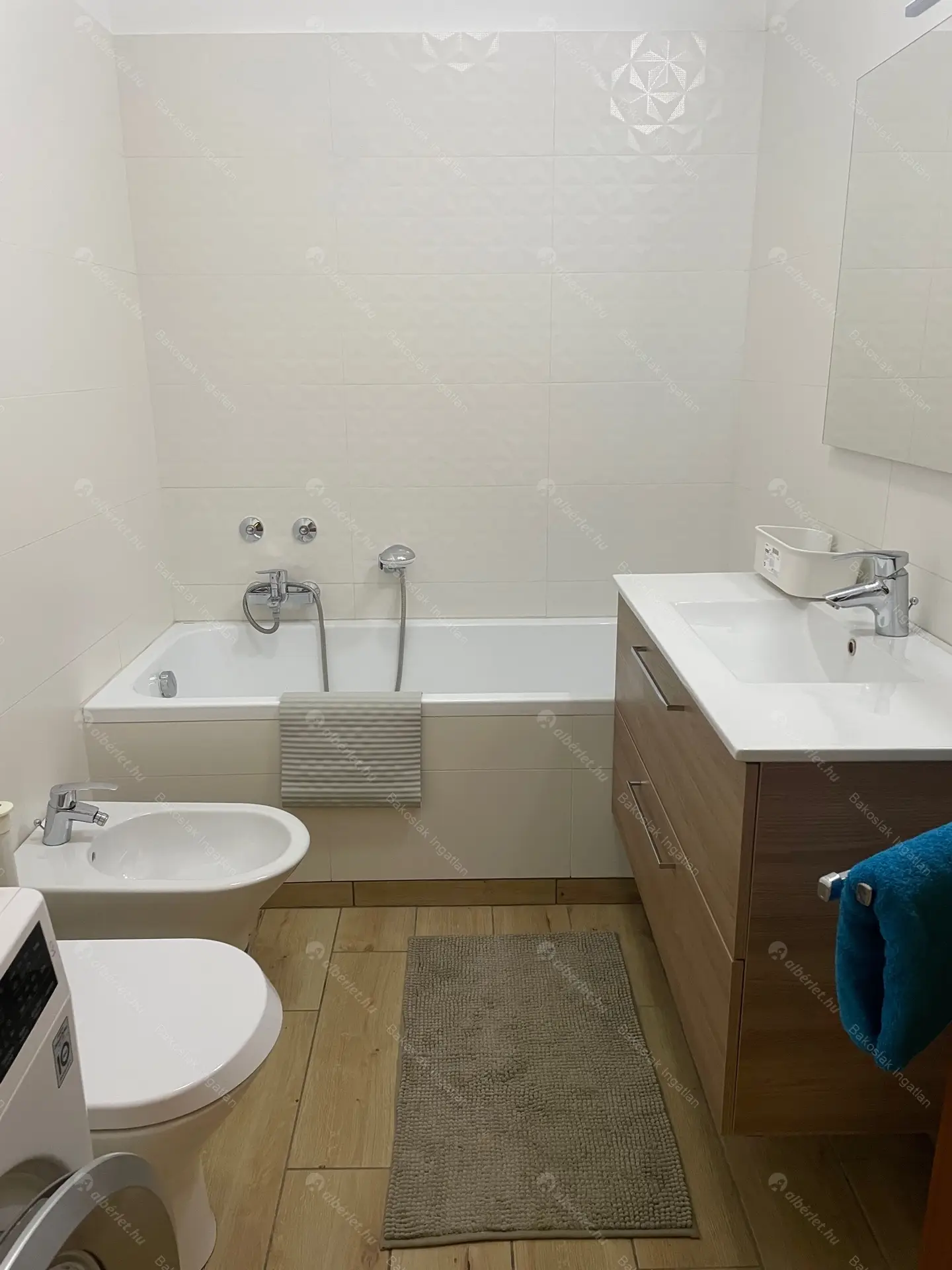 Kiadó albérlet 660000 Ft/hó áron: Budapest, II. kerület  Pusztaszeri út. Mérete: 105 nm, 3 szobás | Alberlet.hu - 6543679