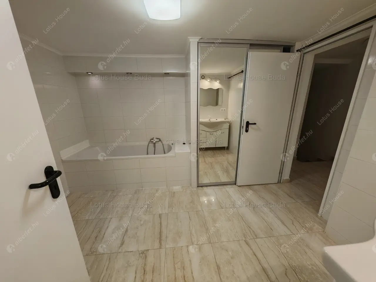 Kiadó albérlet 490000 Ft/hó áron: Budapest, II. kerület  Pusztaszeri út. Mérete: 138 nm, 4 szobás | Alberlet.hu - 6571060