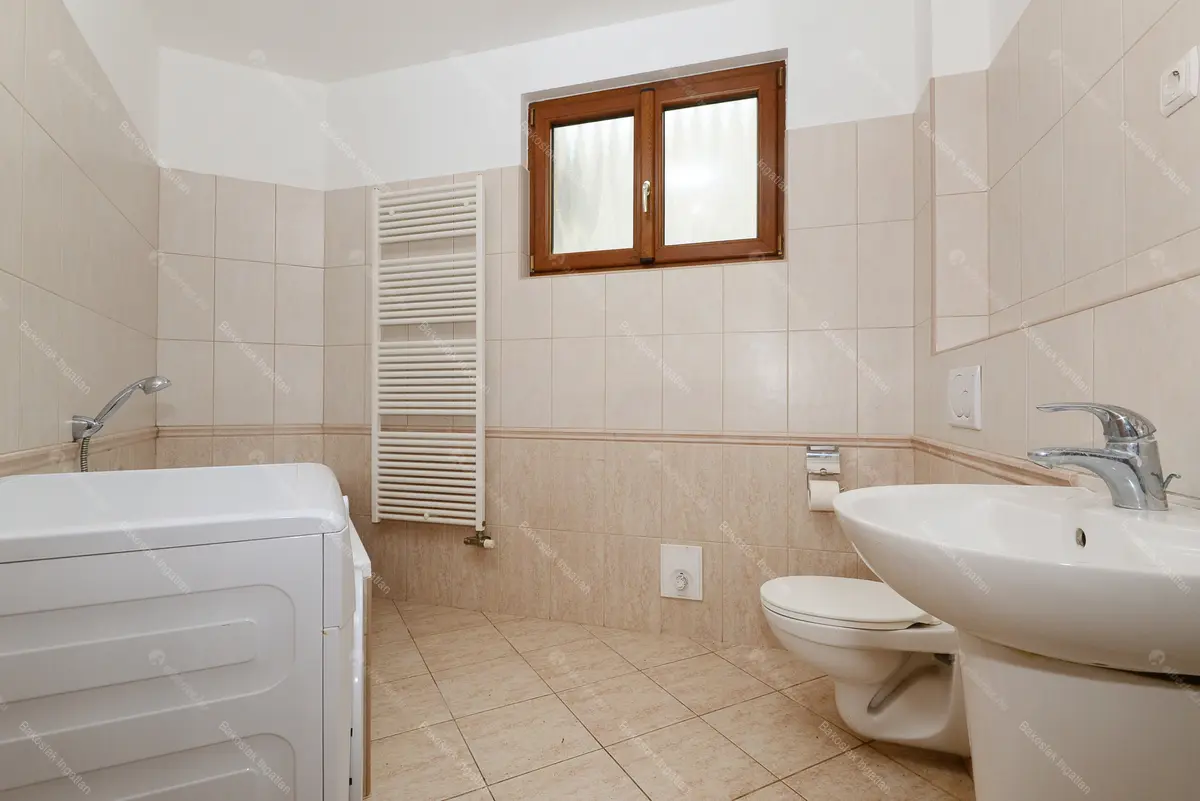 Kiadó albérlet 402000 Ft/hó áron: Budapest, II. kerület  Pusztaszeri út. Mérete: 87 nm, 3 szobás | Alberlet.hu - 5869020