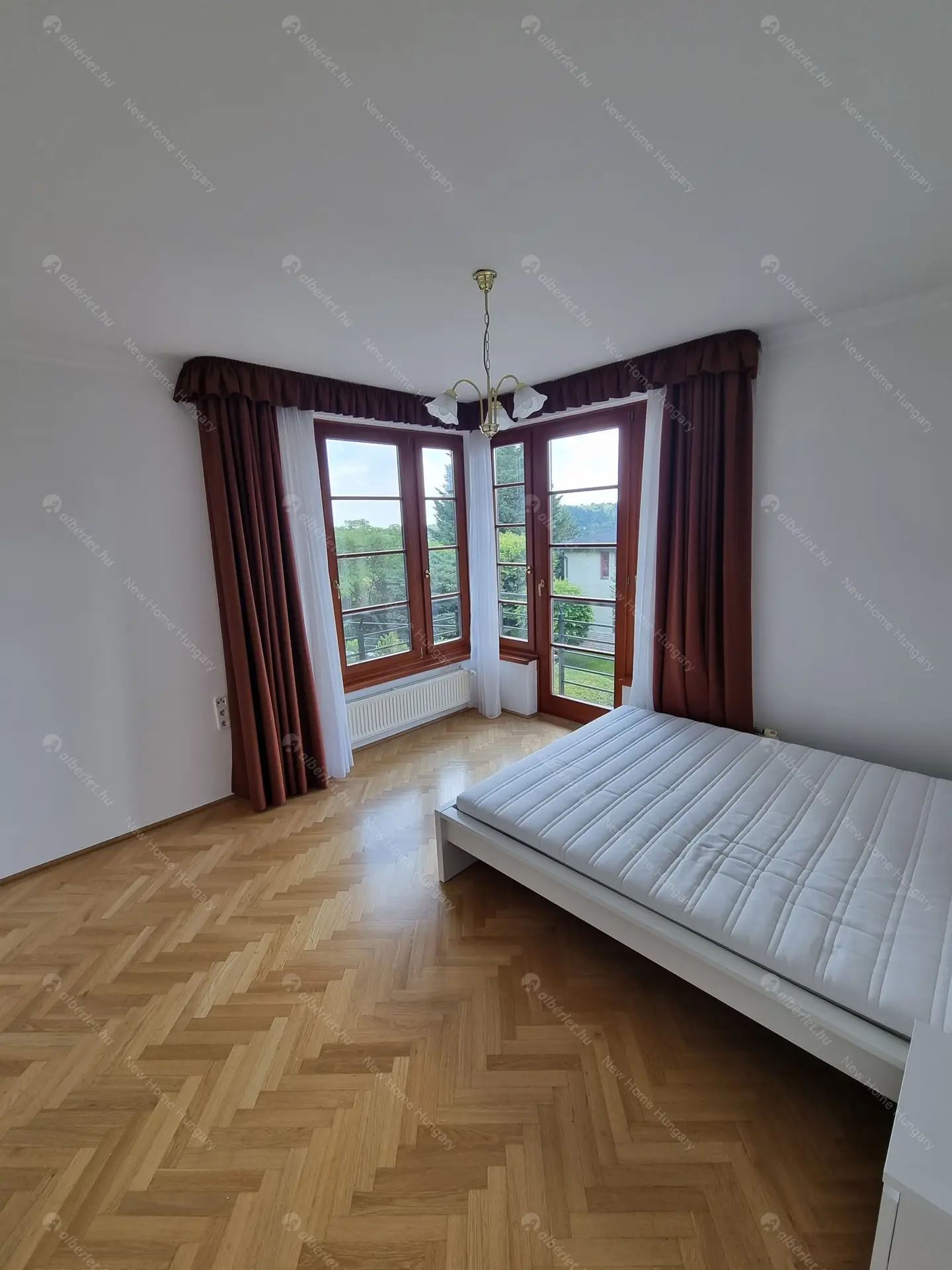 Kiadó albérlet 1135000 Ft/hó áron: Budapest, II. kerület  Selyemakác utca. Mérete: 220 nm, 4 szobás | Alberlet.hu - 6016645