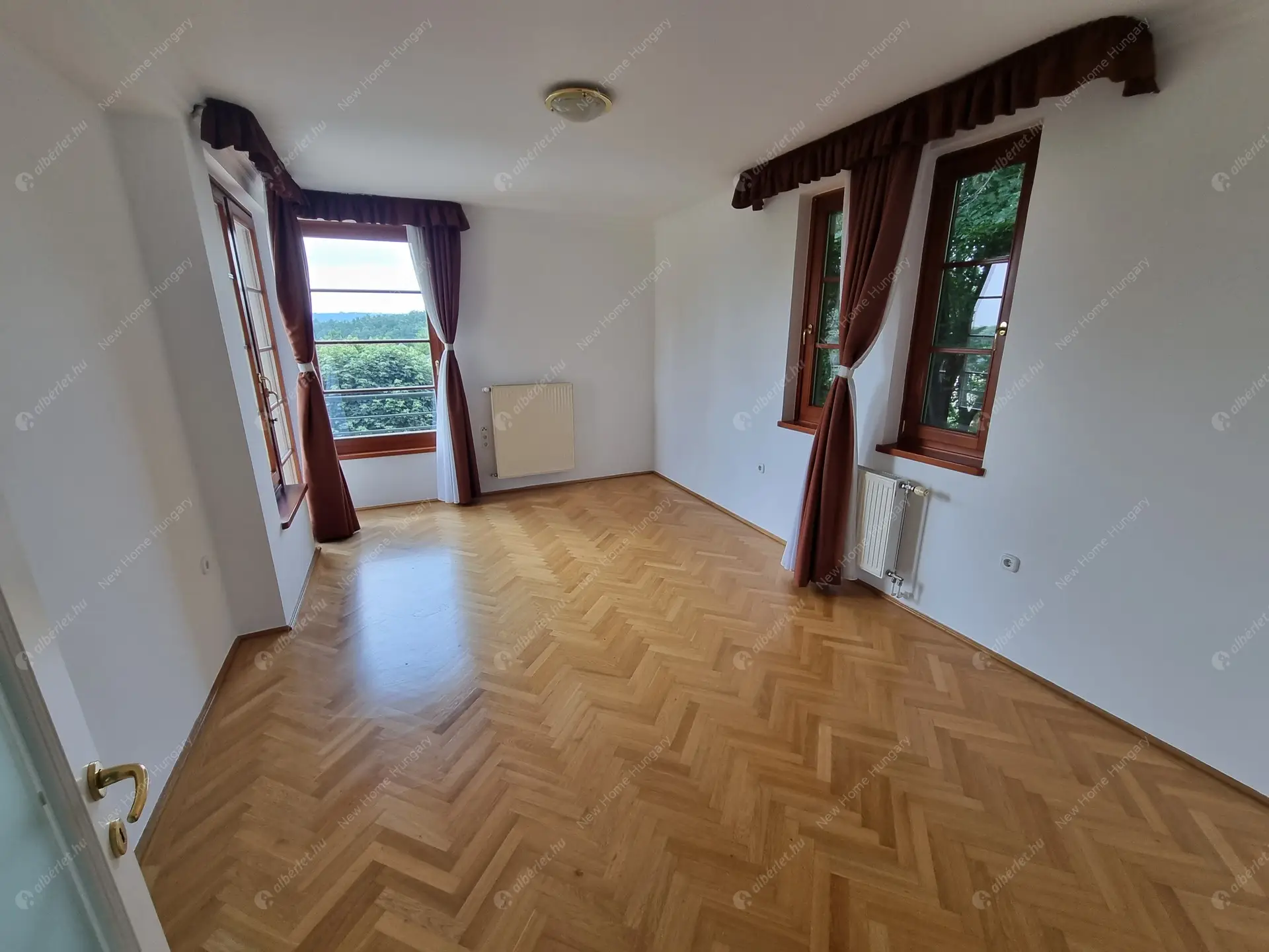 Kiadó albérlet 1135000 Ft/hó áron: Budapest, II. kerület  Selyemakác utca. Mérete: 220 nm, 4 szobás | Alberlet.hu - 6016646