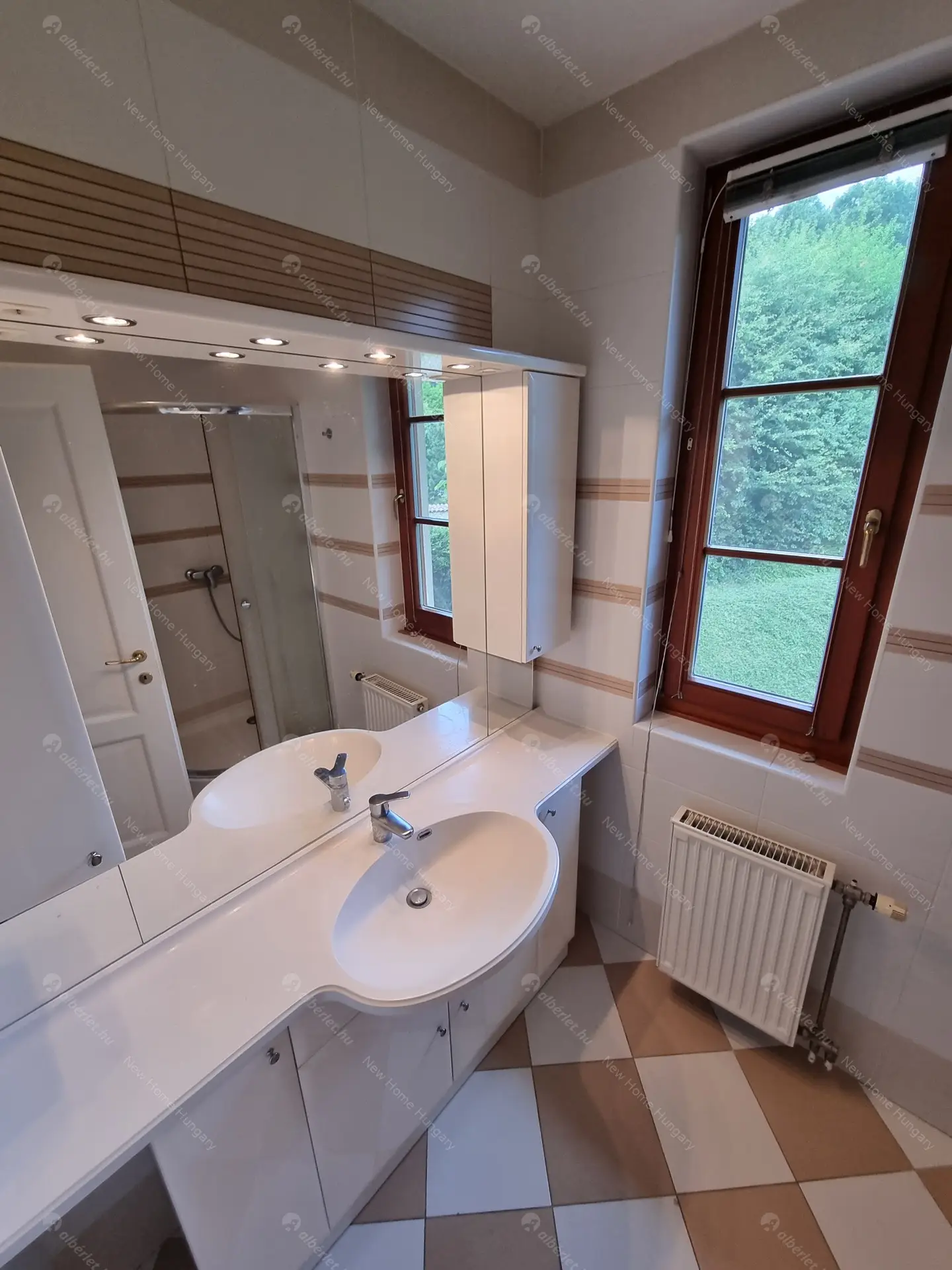 Kiadó albérlet 1135000 Ft/hó áron: Budapest, II. kerület  Selyemakác utca. Mérete: 220 nm, 4 szobás | Alberlet.hu - 6016651