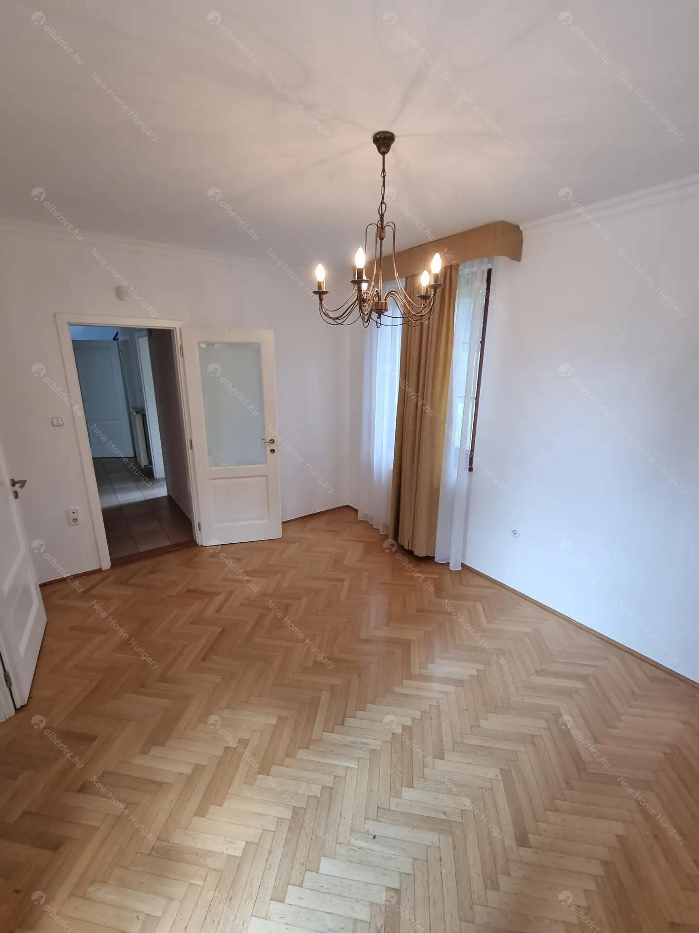 Kiadó albérlet 1135000 Ft/hó áron: Budapest, II. kerület  Selyemakác utca. Mérete: 220 nm, 4 szobás | Alberlet.hu - 6016664