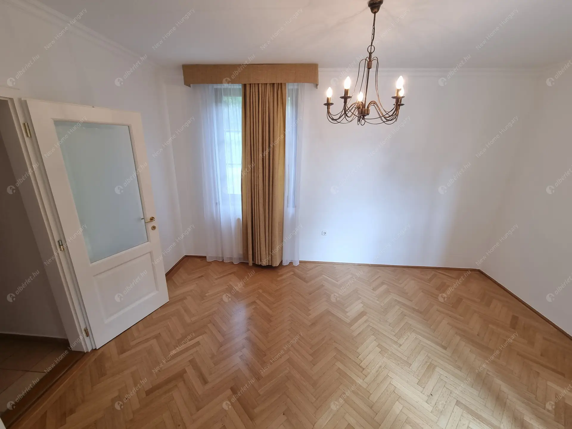 Kiadó albérlet 1135000 Ft/hó áron: Budapest, II. kerület  Selyemakác utca. Mérete: 220 nm, 4 szobás | Alberlet.hu - 6016666