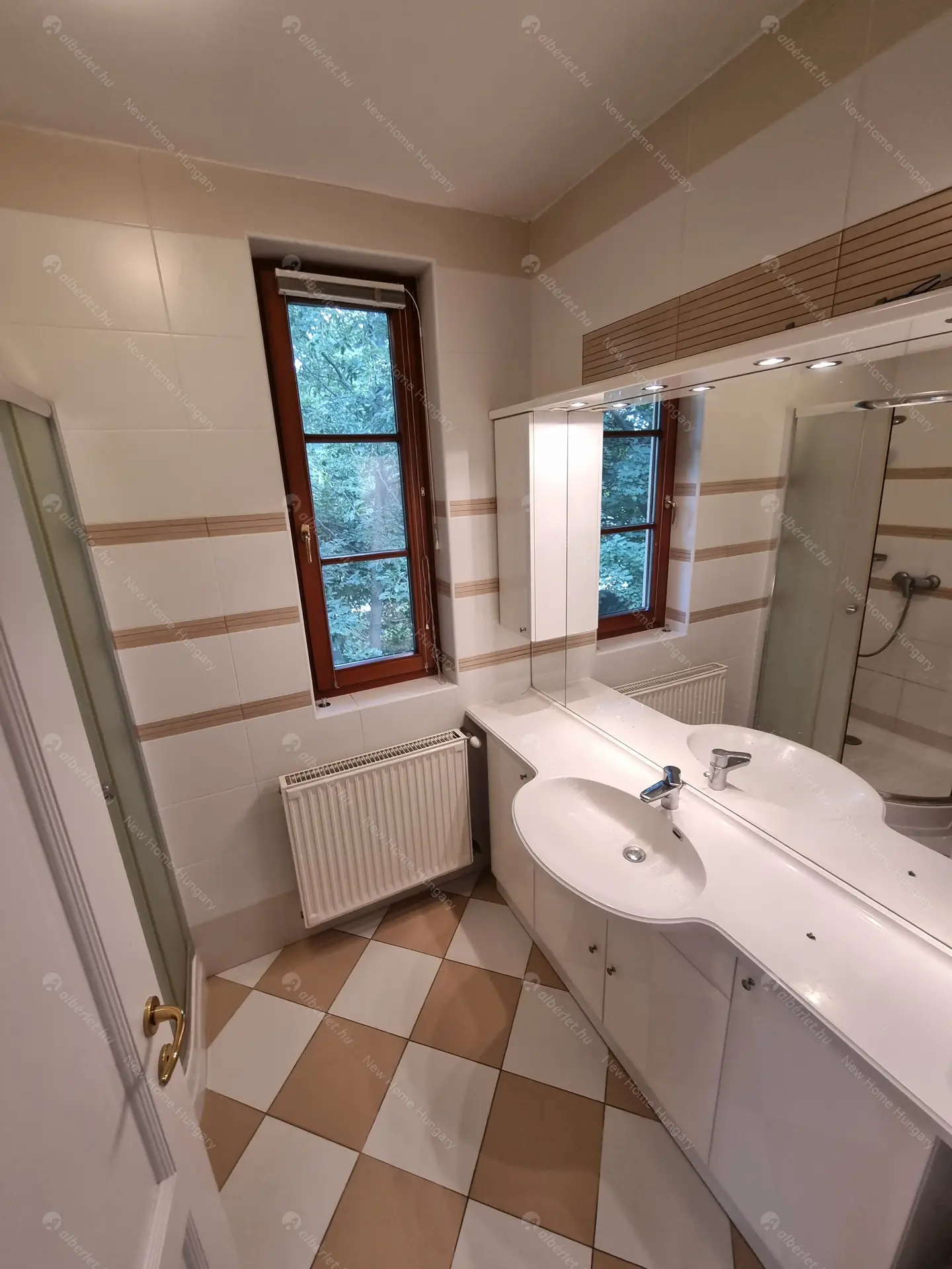 Kiadó albérlet 1135000 Ft/hó áron: Budapest, II. kerület  Selyemakác utca. Mérete: 220 nm, 4 szobás | Alberlet.hu - 6016668