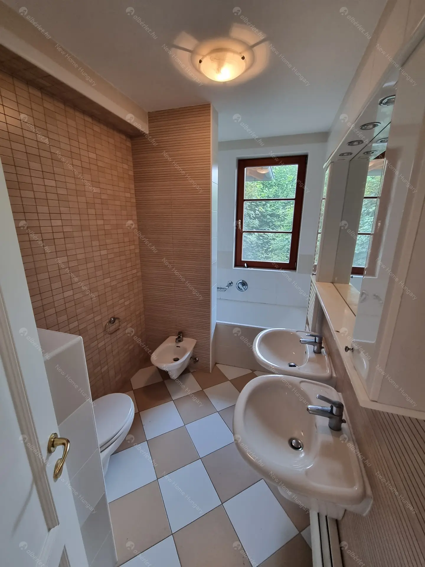 Kiadó albérlet 1135000 Ft/hó áron: Budapest, II. kerület  Selyemakác utca. Mérete: 220 nm, 4 szobás | Alberlet.hu - 6016670