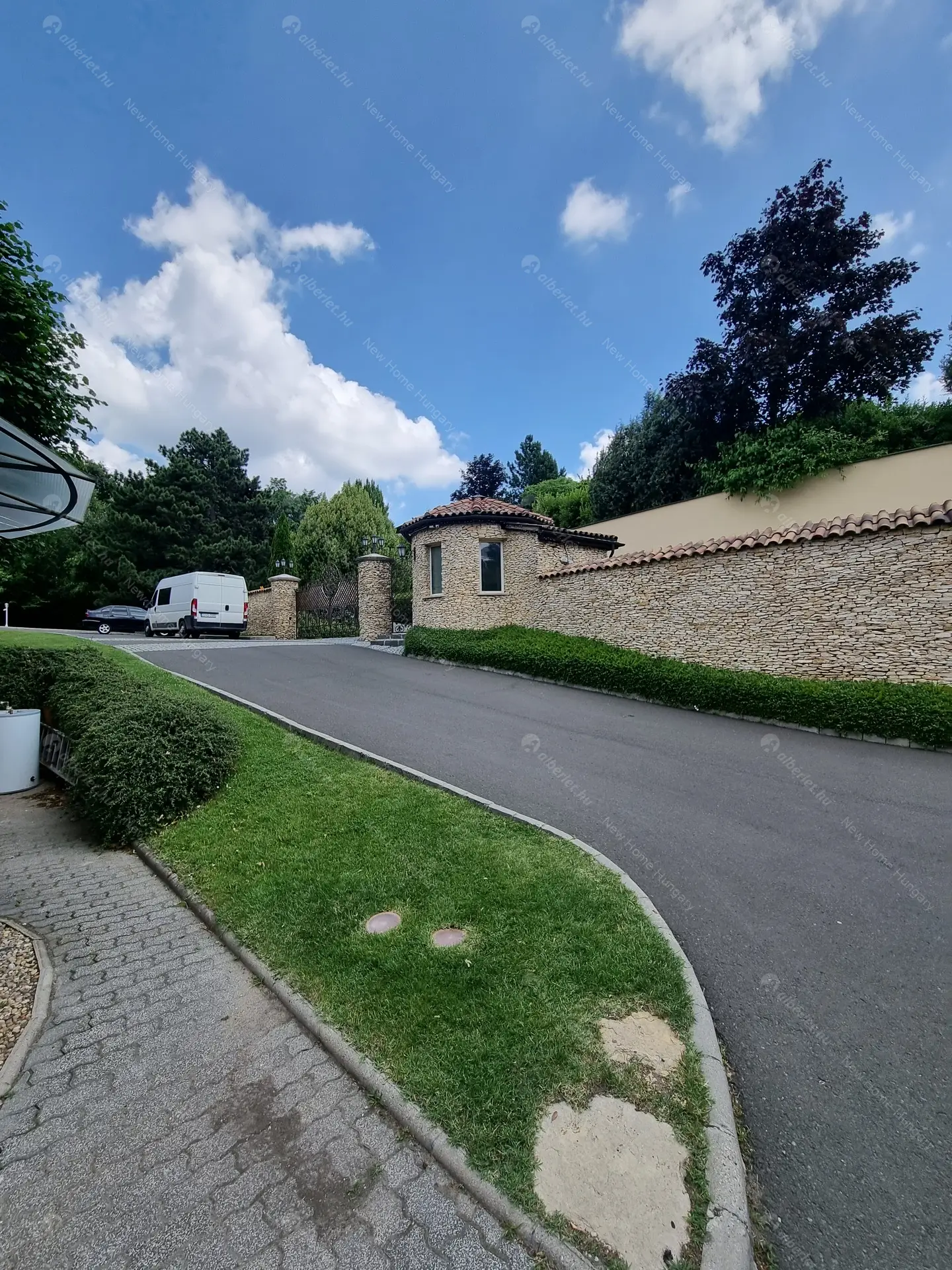 Kiadó albérlet 1135000 Ft/hó áron: Budapest, II. kerület  Selyemakác utca. Mérete: 220 nm, 4 szobás | Alberlet.hu - 6016673