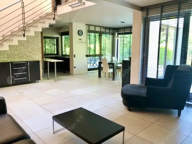 Kiadó albérlet 1917000 Ft/hó áron: Budapest, II. kerület  Sólyomvölgy utca. Mérete: 230 nm, 6 szobás | Alberlet.hu - 6587746