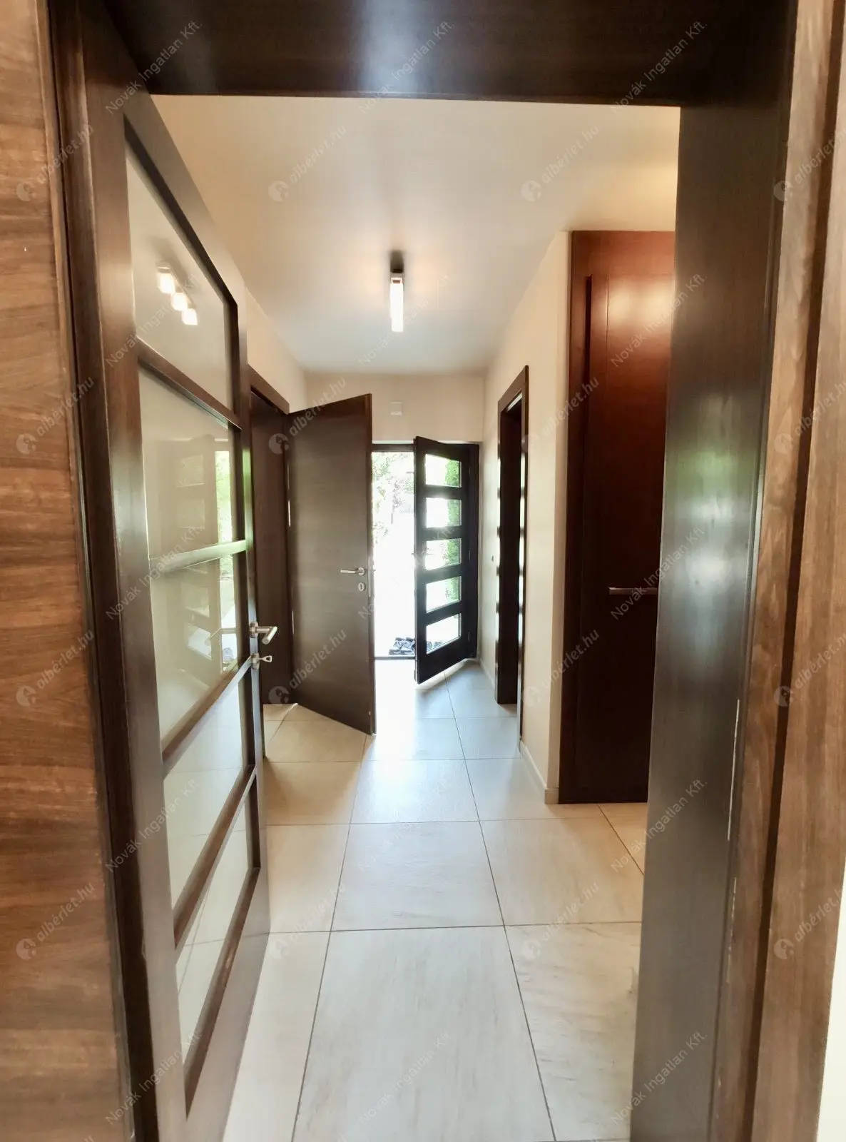 Kiadó albérlet 1917000 Ft/hó áron: Budapest, II. kerület  Sólyomvölgy utca. Mérete: 230 nm, 6 szobás | Alberlet.hu - 6587750