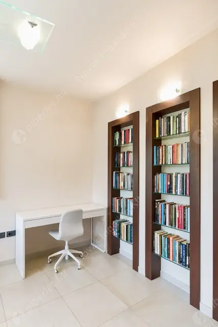 Kiadó albérlet 1917000 Ft/hó áron: Budapest, II. kerület  Sólyomvölgy utca. Mérete: 230 nm, 6 szobás | Alberlet.hu - 6587753