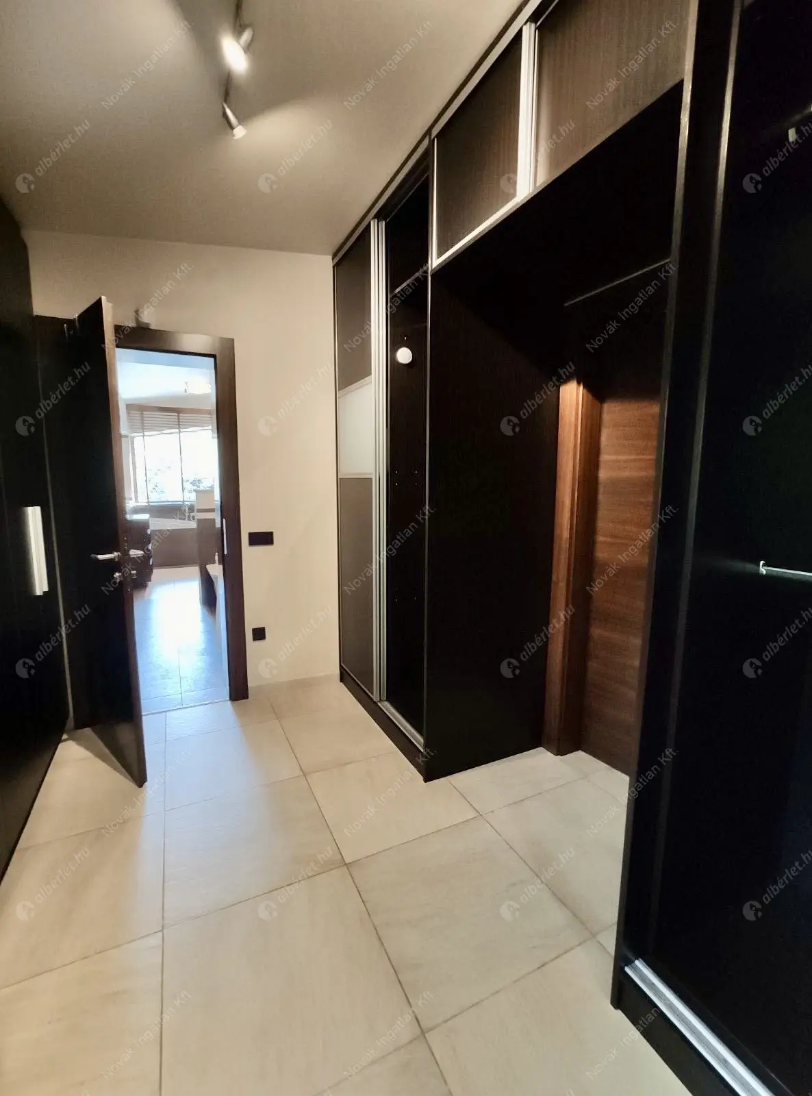 Kiadó albérlet 1917000 Ft/hó áron: Budapest, II. kerület  Sólyomvölgy utca. Mérete: 230 nm, 6 szobás | Alberlet.hu - 6587754