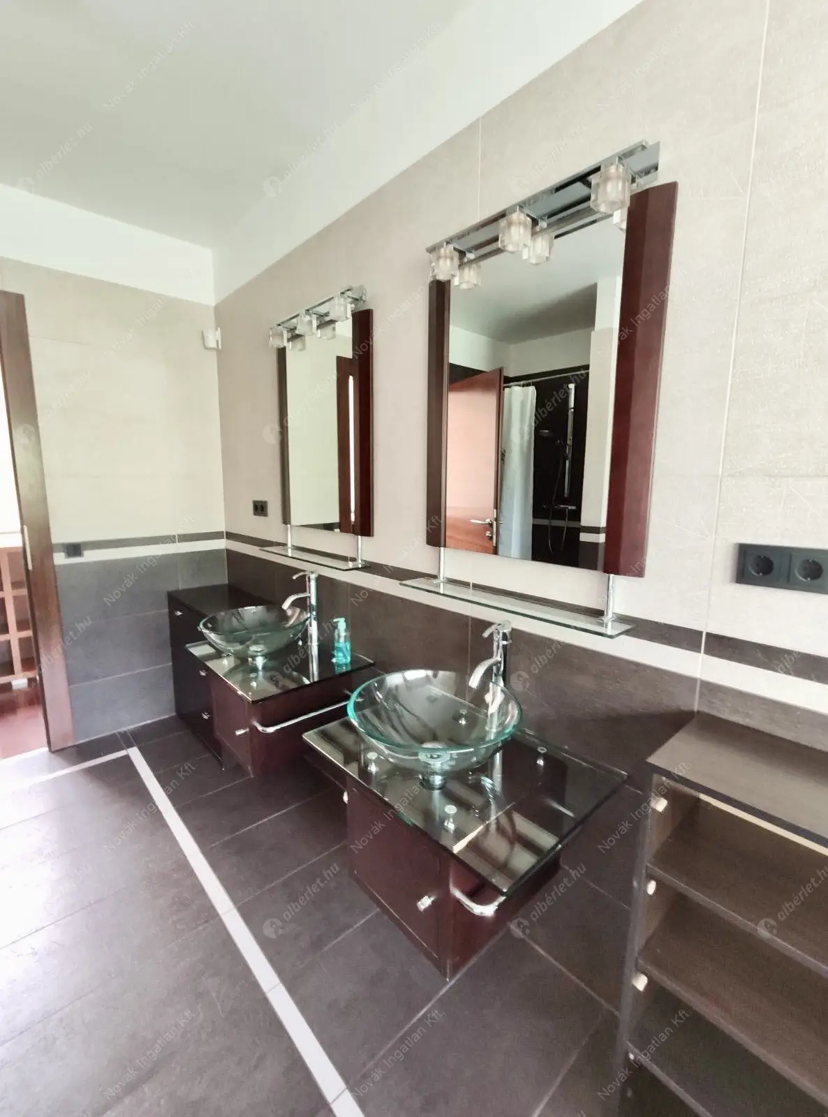 Kiadó albérlet 1917000 Ft/hó áron: Budapest, II. kerület  Sólyomvölgy utca. Mérete: 230 nm, 6 szobás | Alberlet.hu - 6587755