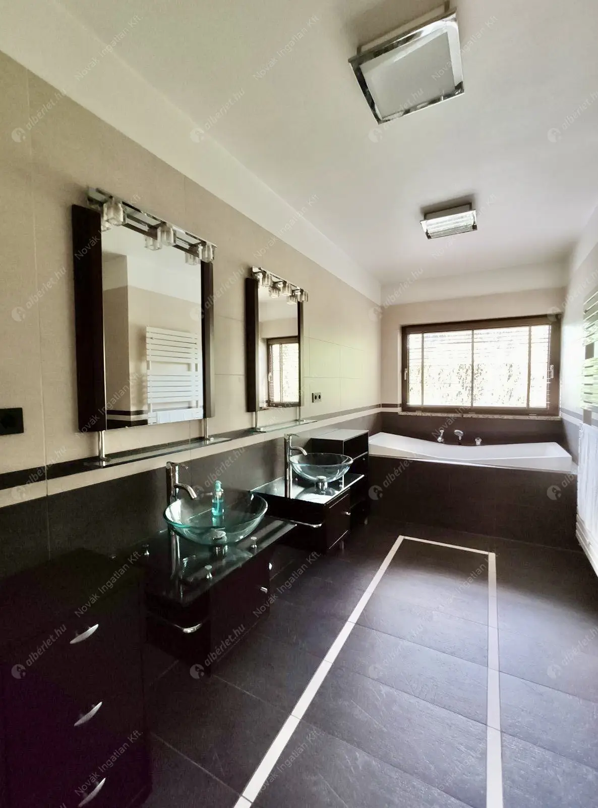 Kiadó albérlet 1917000 Ft/hó áron: Budapest, II. kerület  Sólyomvölgy utca. Mérete: 230 nm, 6 szobás | Alberlet.hu - 6587756