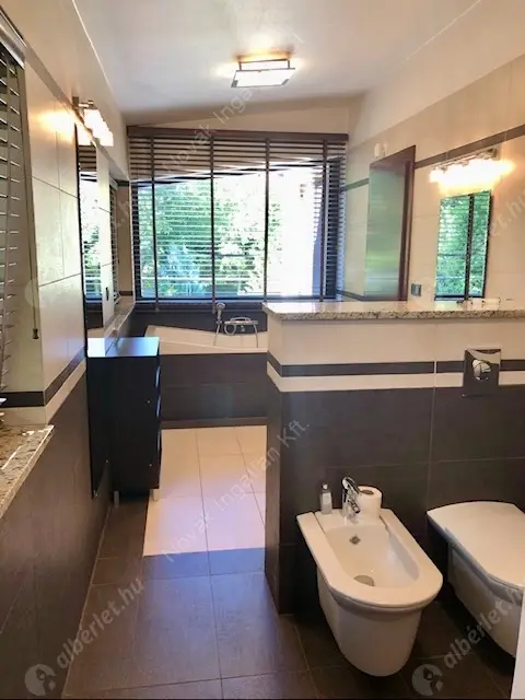 Kiadó albérlet 1917000 Ft/hó áron: Budapest, II. kerület  Sólyomvölgy utca. Mérete: 230 nm, 6 szobás | Alberlet.hu - 6587757