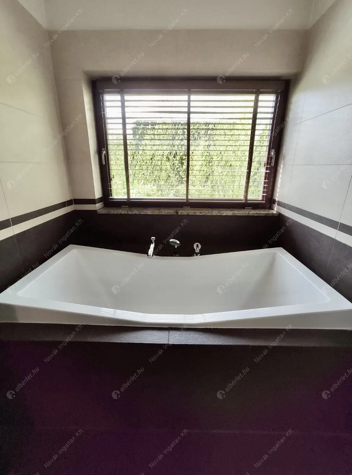 Kiadó albérlet 1917000 Ft/hó áron: Budapest, II. kerület  Sólyomvölgy utca. Mérete: 230 nm, 6 szobás | Alberlet.hu - 6587758