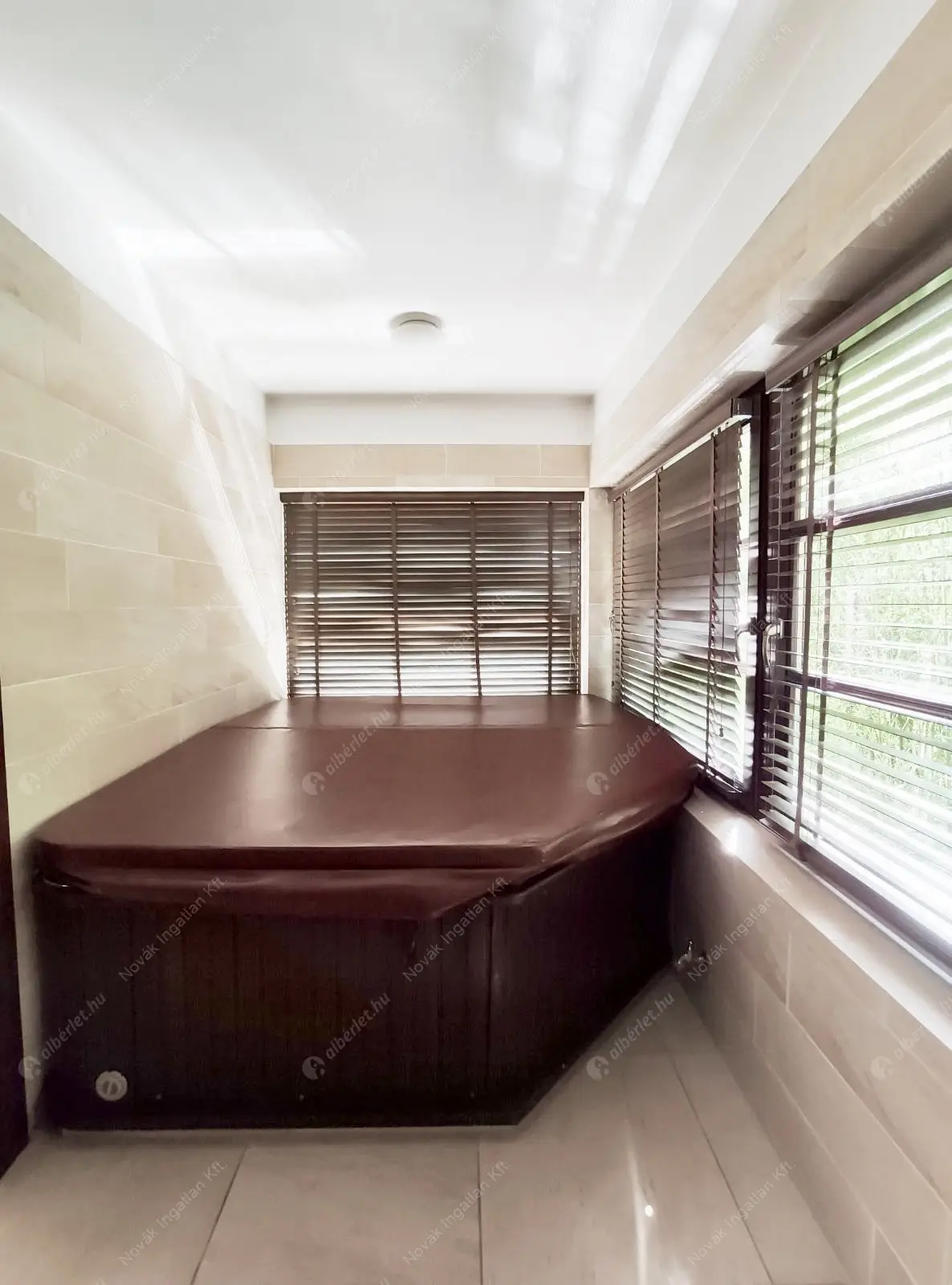 Kiadó albérlet 1917000 Ft/hó áron: Budapest, II. kerület  Sólyomvölgy utca. Mérete: 230 nm, 6 szobás | Alberlet.hu - 6587760