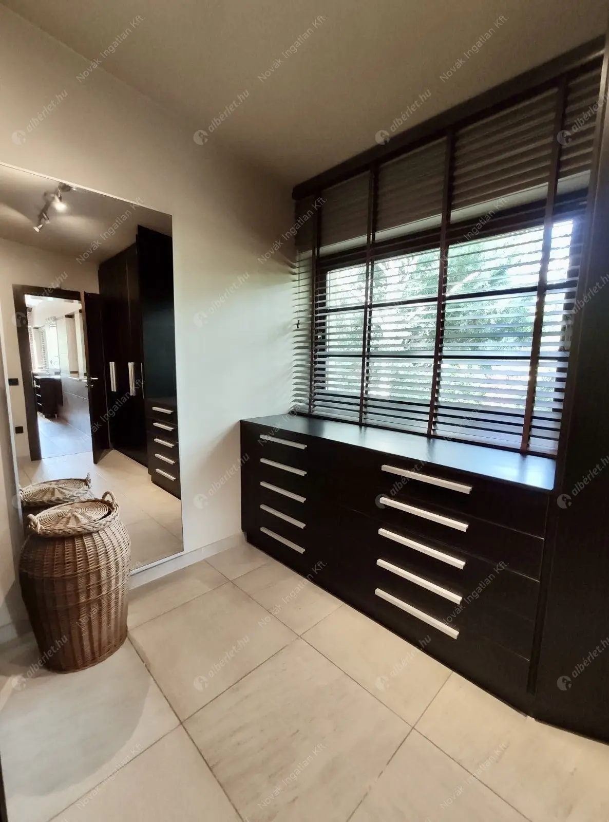 Kiadó albérlet 1917000 Ft/hó áron: Budapest, II. kerület  Sólyomvölgy utca. Mérete: 230 nm, 6 szobás | Alberlet.hu - 6587761