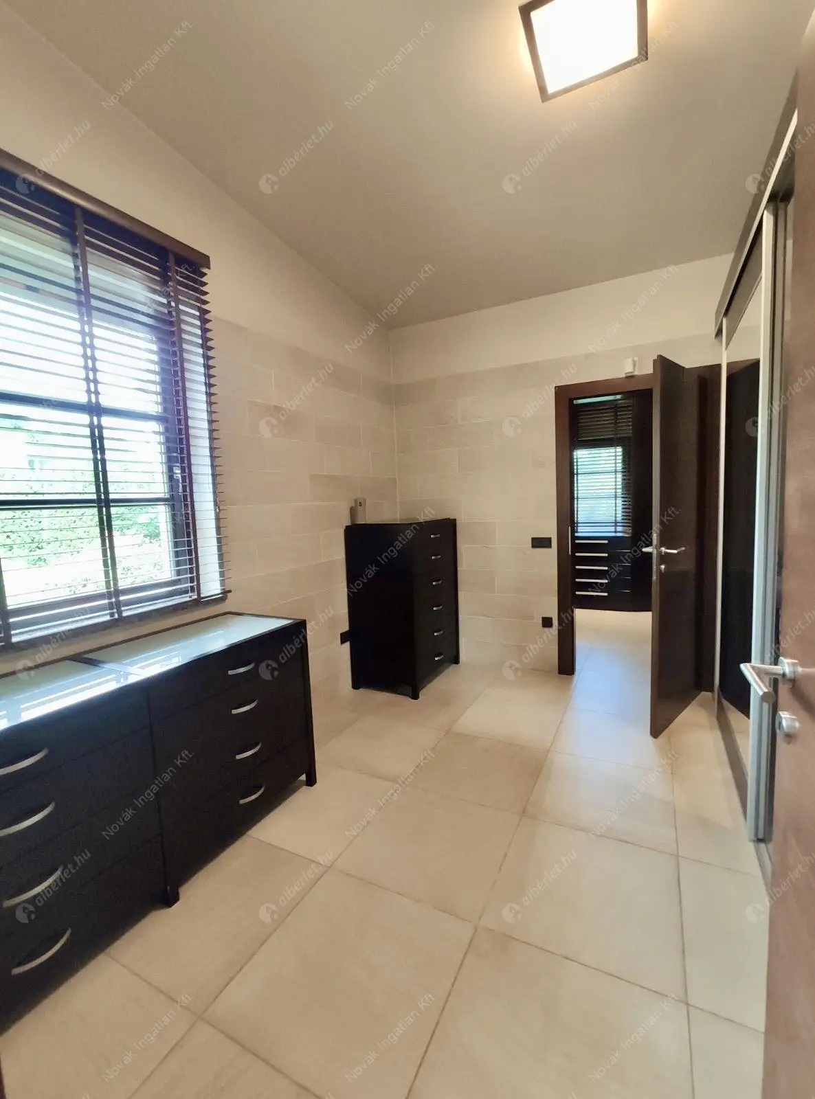 Kiadó albérlet 1917000 Ft/hó áron: Budapest, II. kerület  Sólyomvölgy utca. Mérete: 230 nm, 6 szobás | Alberlet.hu - 6587762