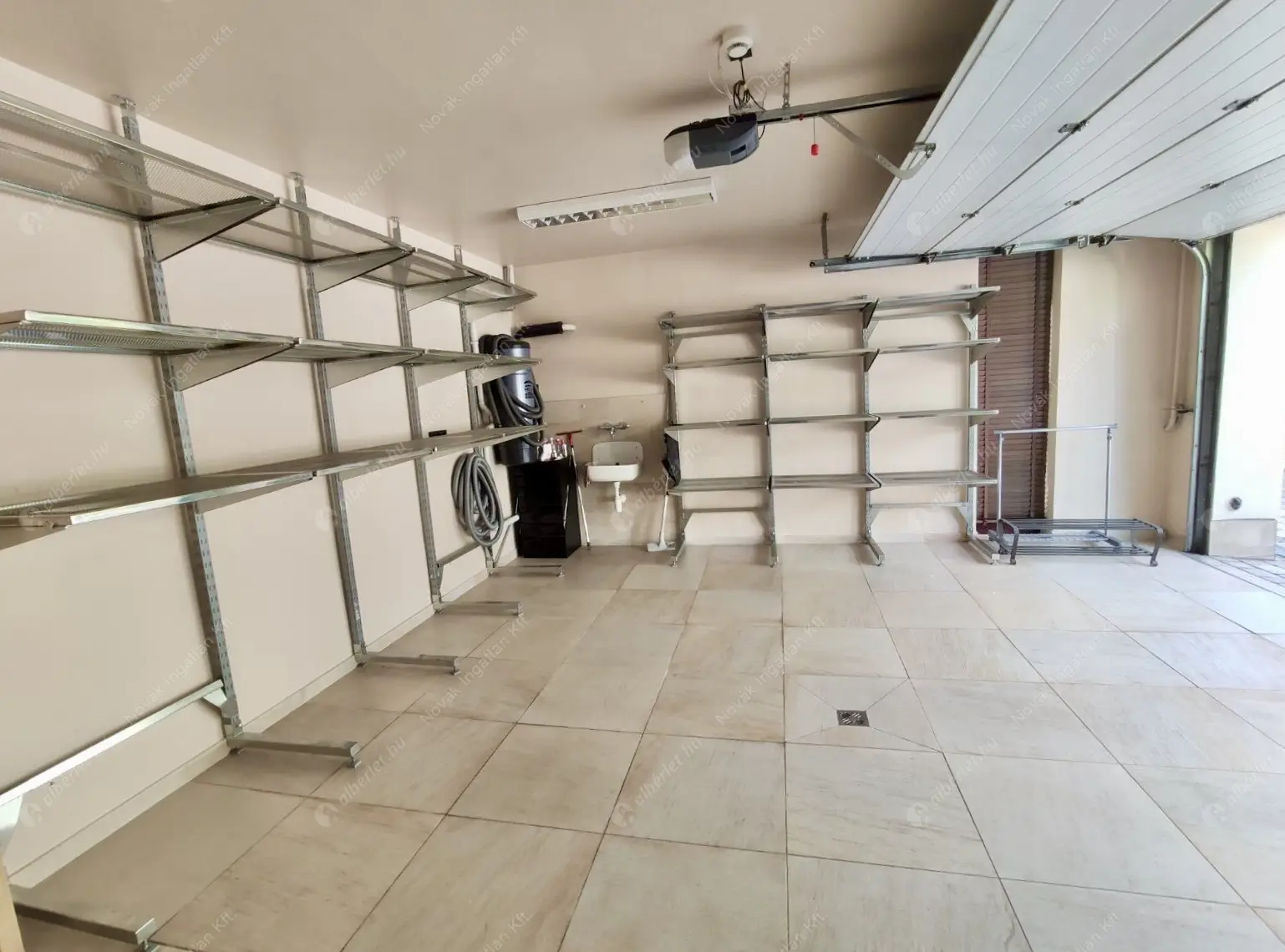 Kiadó albérlet 1917000 Ft/hó áron: Budapest, II. kerület  Sólyomvölgy utca. Mérete: 230 nm, 6 szobás | Alberlet.hu - 6587765