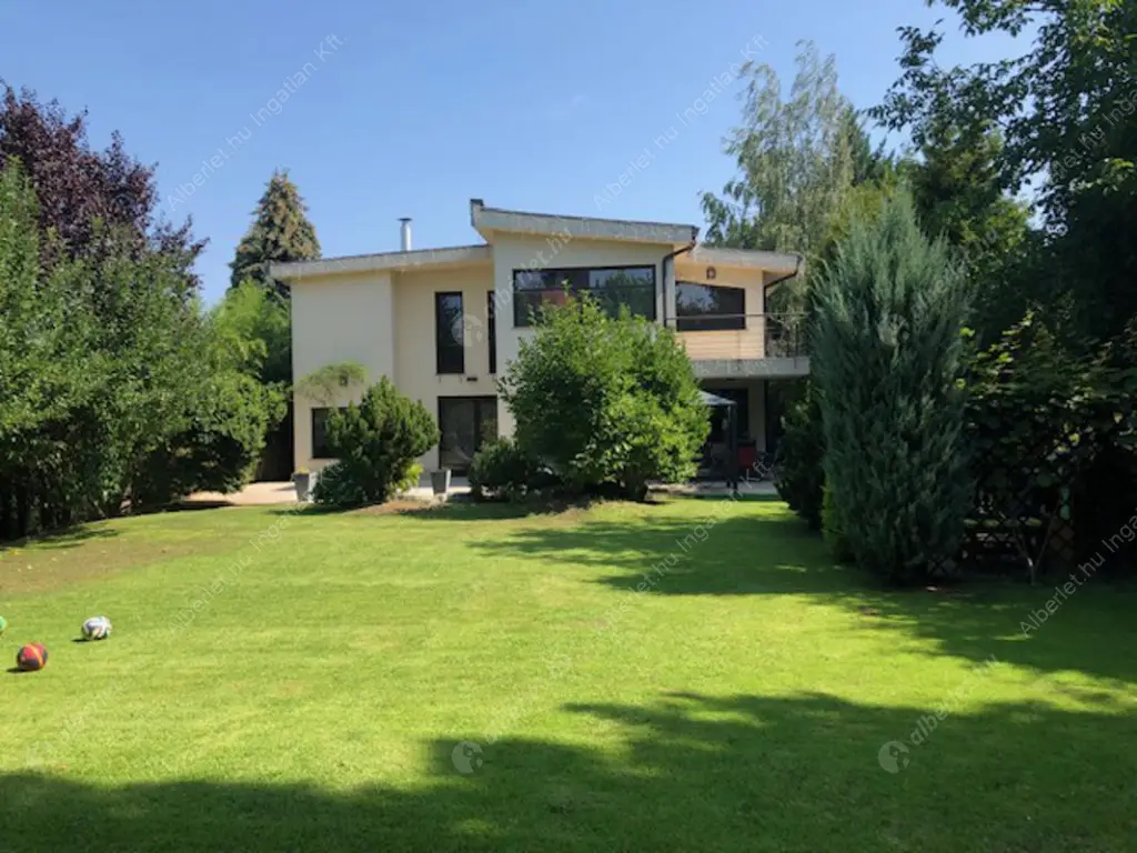 Kiadó albérlet 2000000 Ft/hó áron: Budapest, II. kerület  Sólyomvölgy utca. Mérete: 230 nm, 6 szobás | Alberlet.hu - 6600153