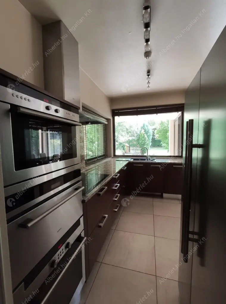 Kiadó albérlet 2000000 Ft/hó áron: Budapest, II. kerület  Sólyomvölgy utca. Mérete: 230 nm, 6 szobás | Alberlet.hu - 6600159