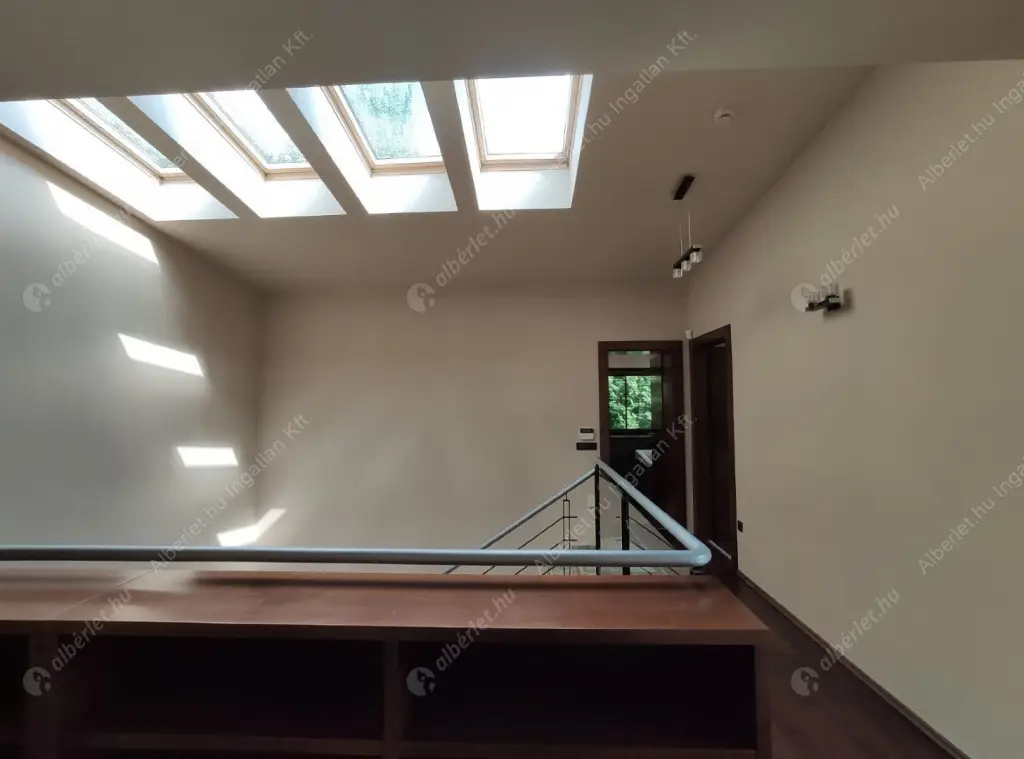 Kiadó albérlet 2000000 Ft/hó áron: Budapest, II. kerület  Sólyomvölgy utca. Mérete: 230 nm, 6 szobás | Alberlet.hu - 6600161