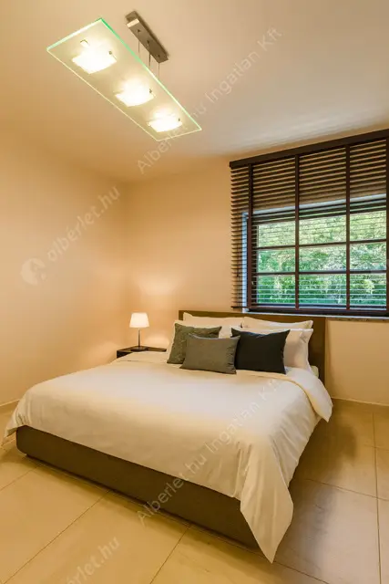 Kiadó albérlet 2000000 Ft/hó áron: Budapest, II. kerület  Sólyomvölgy utca. Mérete: 230 nm, 6 szobás | Alberlet.hu - 6600167