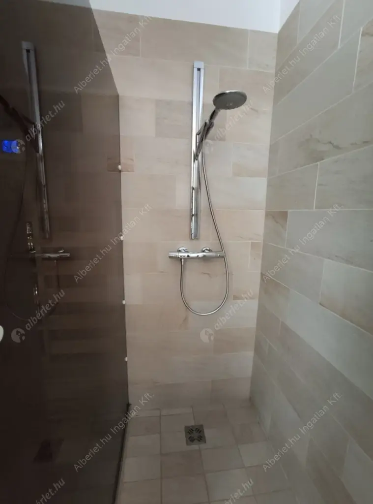 Kiadó albérlet 2000000 Ft/hó áron: Budapest, II. kerület  Sólyomvölgy utca. Mérete: 230 nm, 6 szobás | Alberlet.hu - 6600180