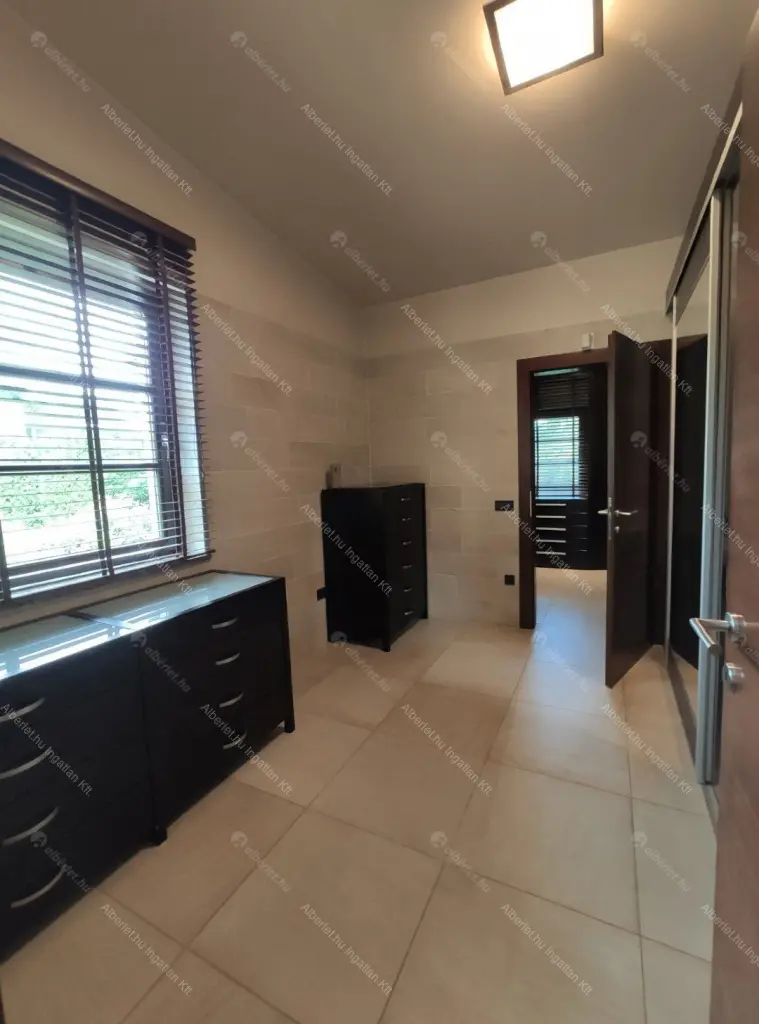 Kiadó albérlet 2000000 Ft/hó áron: Budapest, II. kerület  Sólyomvölgy utca. Mérete: 230 nm, 6 szobás | Alberlet.hu - 6683513