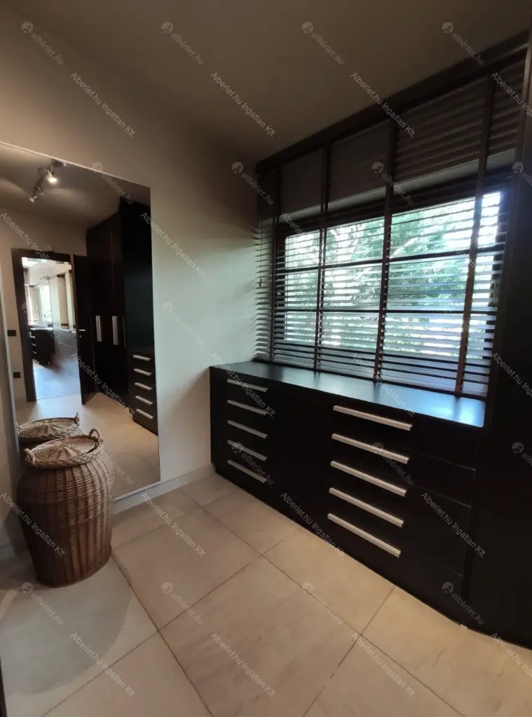 Kiadó albérlet 2000000 Ft/hó áron: Budapest, II. kerület  Sólyomvölgy utca. Mérete: 230 nm, 6 szobás | Alberlet.hu - 6683515