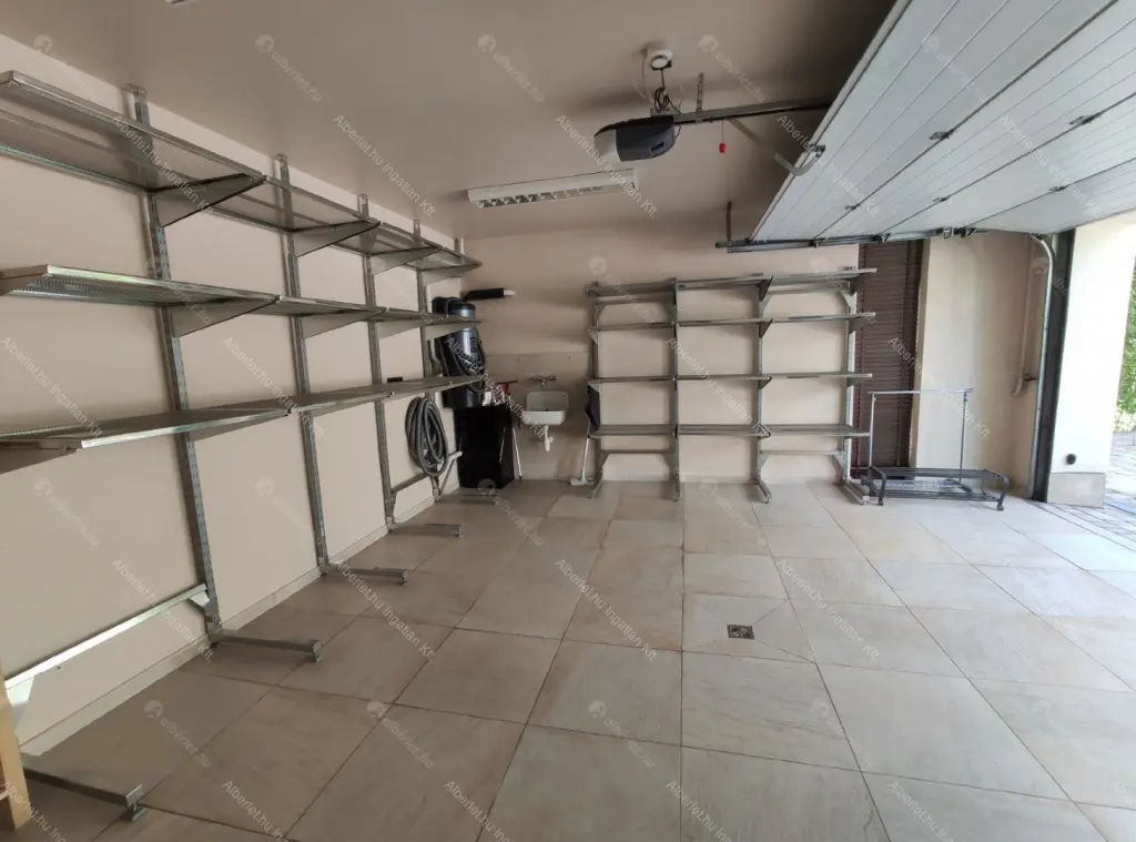 Kiadó albérlet 2000000 Ft/hó áron: Budapest, II. kerület  Sólyomvölgy utca. Mérete: 230 nm, 6 szobás | Alberlet.hu - 6683517