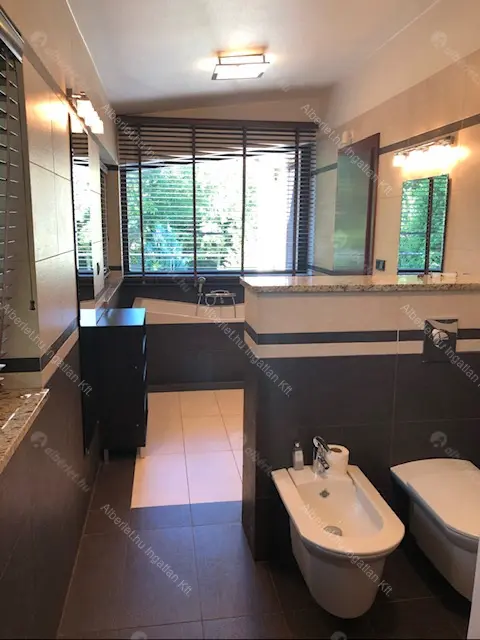 Kiadó albérlet 2000000 Ft/hó áron: Budapest, II. kerület  Sólyomvölgy utca. Mérete: 230 nm, 6 szobás | Alberlet.hu - 6683519