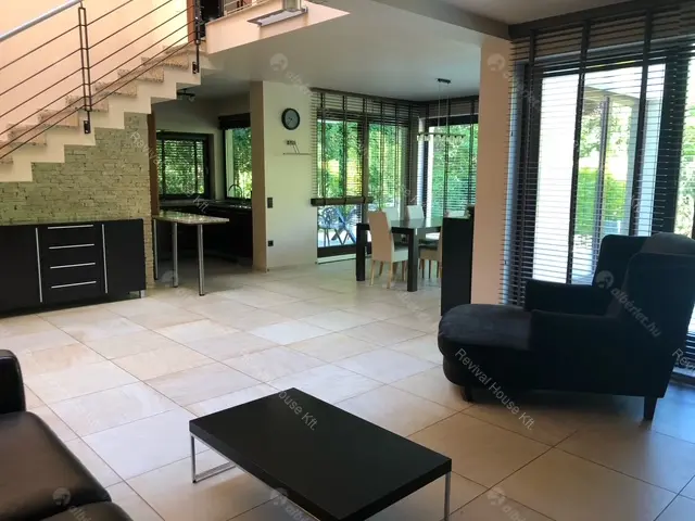 Kiadó albérlet 2000000 Ft/hó áron: Budapest, II. kerület  Sólyomvölgy utca. Mérete: 230 nm, 6 szobás | Alberlet.hu - 6677860