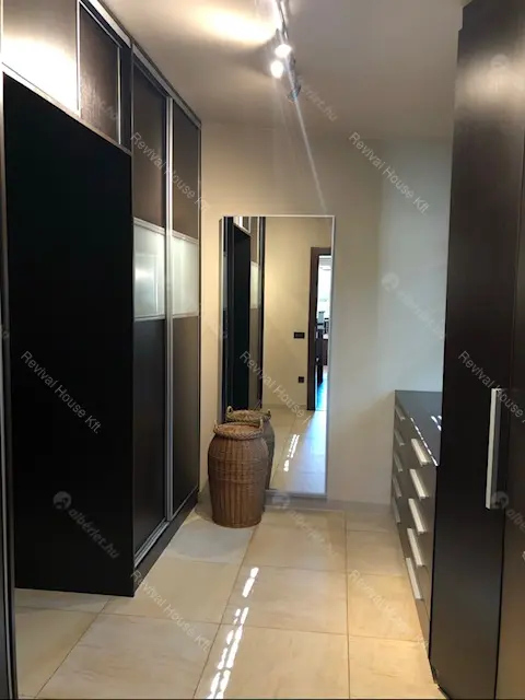 Kiadó albérlet 2000000 Ft/hó áron: Budapest, II. kerület  Sólyomvölgy utca. Mérete: 230 nm, 6 szobás | Alberlet.hu - 6677863