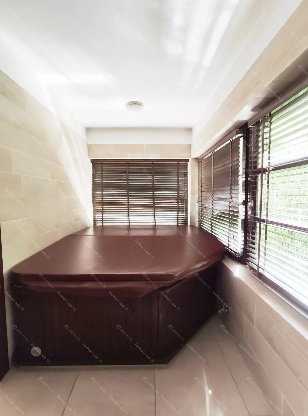 Kiadó albérlet 2000000 Ft/hó áron: Budapest, II. kerület  Sólyomvölgy utca. Mérete: 230 nm, 6 szobás | Alberlet.hu - 6677877