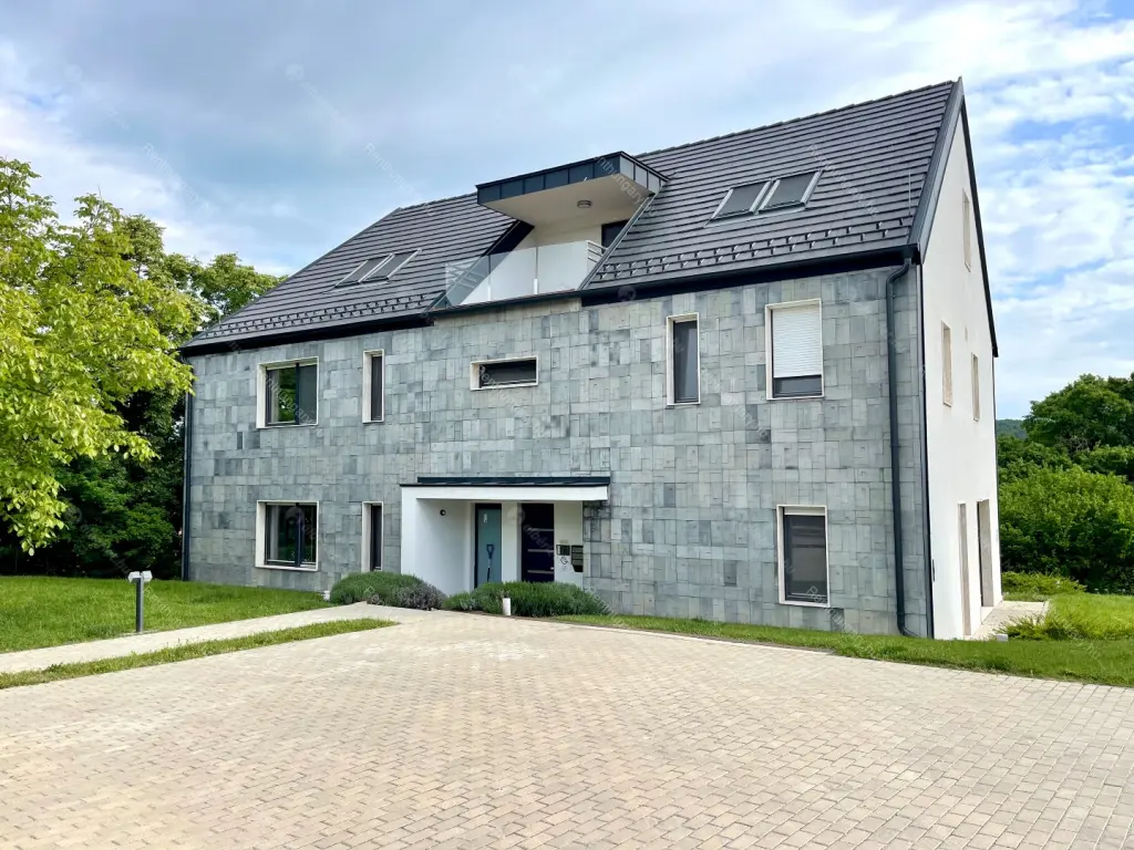 Kiadó albérlet 579000 Ft/hó áron: Budapest, II. kerület  Szabadság utca. Mérete: 110 nm, 3 szobás | Alberlet.hu - 6665882