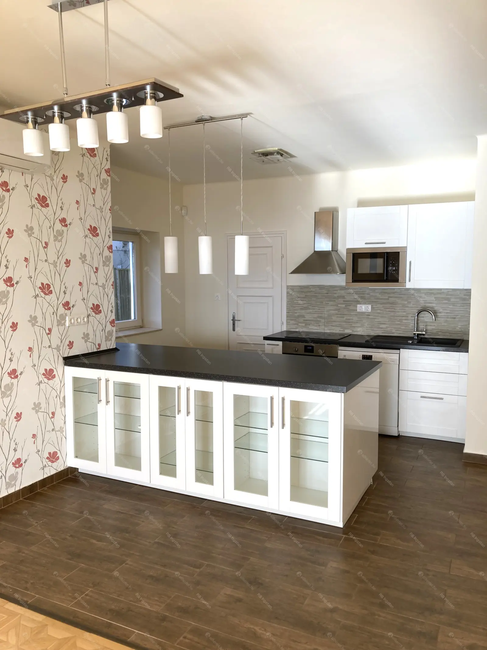 Kiadó albérlet 490000 Ft/hó áron: Budapest, II. kerület  Szalamandra köz. Mérete: 80 nm, 3 szobás | Alberlet.hu - 6667928