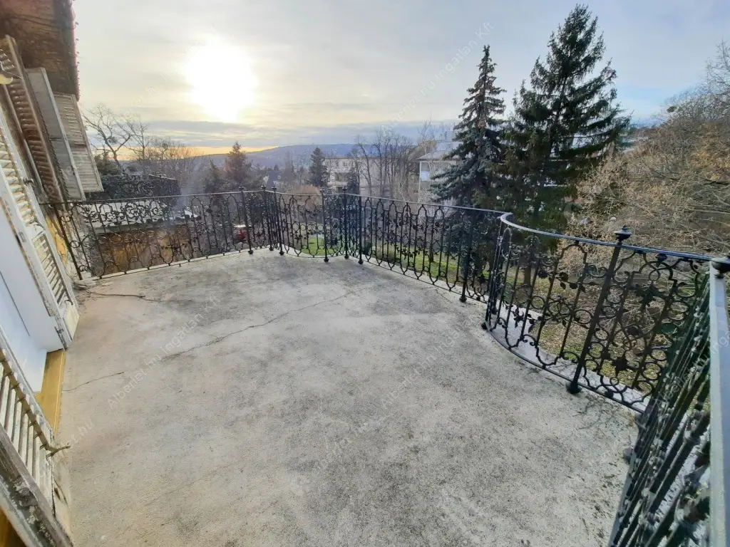 Kiadó albérlet 1200000 Ft/hó áron: Budapest, II. kerület  Szemlőhegy utca. Mérete: 164 nm, 4 szobás | Alberlet.hu - 6518906