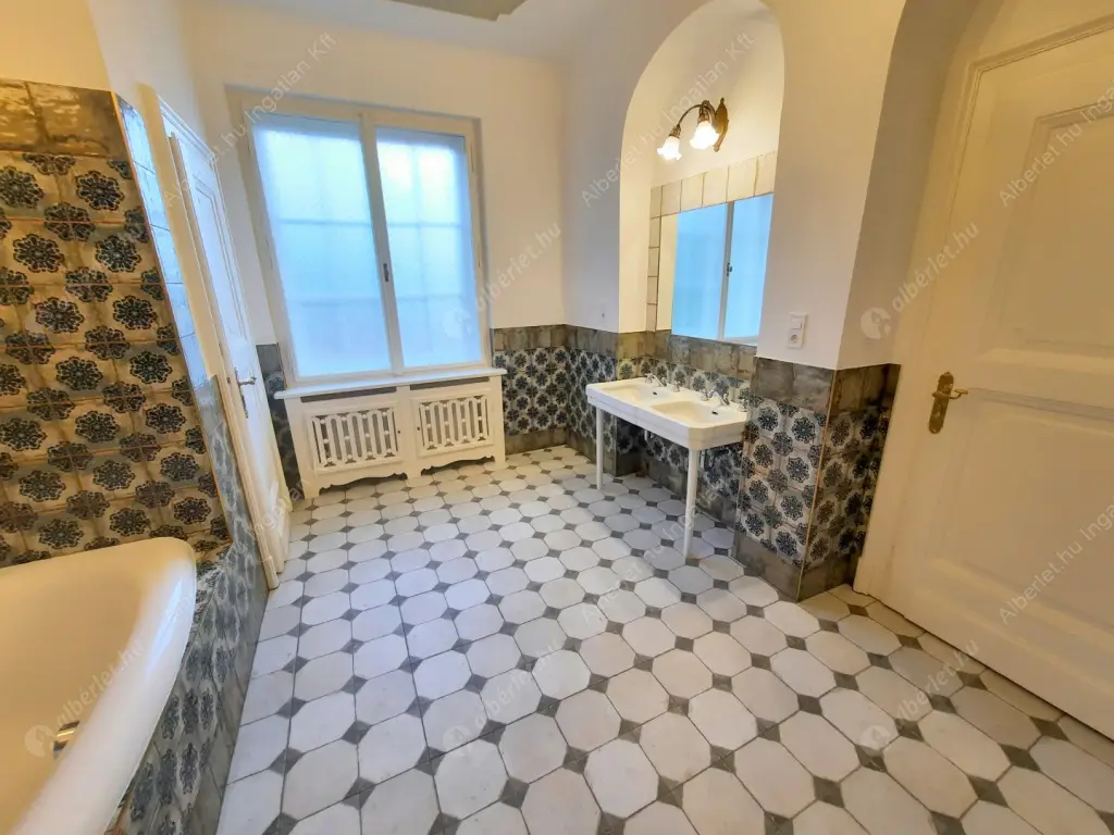 Kiadó albérlet 1200000 Ft/hó áron: Budapest, II. kerület  Szemlőhegy utca. Mérete: 164 nm, 4 szobás | Alberlet.hu - 6518910