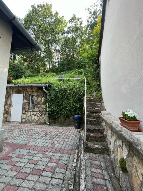 Kiadó albérlet 550000 Ft/hó áron: Budapest, II. kerület  Szépvölgyi út. Mérete: 130 nm, 4 szobás | Alberlet.hu - 6169867